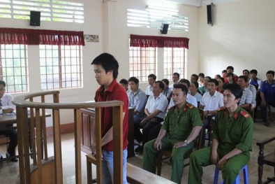 Trung sỹ công an cầm súng bắn xối xả xin lỗi đồng đội