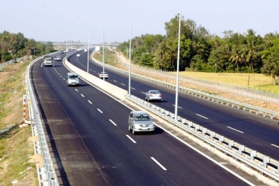Hành lang an toàn cao tốc Nội Bài - Lào Cai bị vi phạm nghiêm trọng