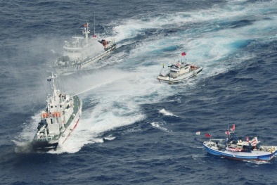 Trung Quốc lại trắng trợn đưa tàu khu trục tới Biển Đông