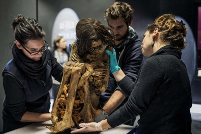 Phát hiện xác ướp Peru 1.000 năm tuổi trong tư thế ngồi co