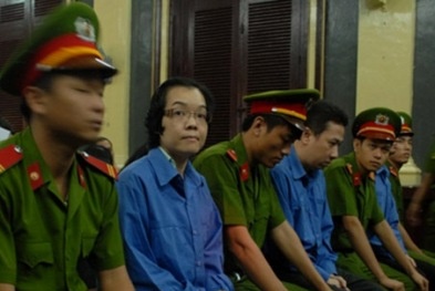 ‘Siêu lừa’ Huyền Như ấp úng, không nhớ nghiệp vụ ngân hàng khi bị thẩm vấn