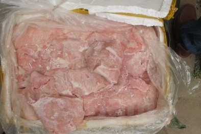 Bắt quả tang một cơ sở tàng trữ 5 tấn lòng lợn thối ở Hưng Yên