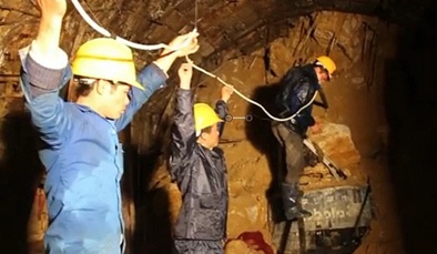 Khoan lắp đường hầm 'đặc biệt' mở lối thoát cho 12 nạn nhân mắc kẹt