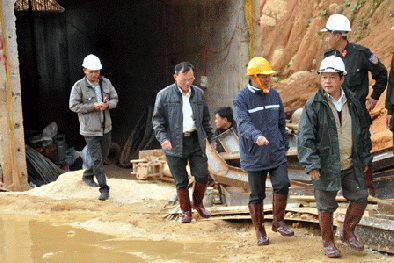 Tin mới nhất về giải cứu 12 người trong vụ sập hầm: Đã giải cứu thành công