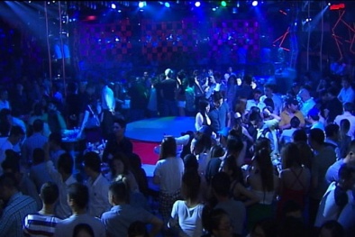 Cảnh sát đột kích hàng loạt quán bar ở trung tâm Sài Gòn