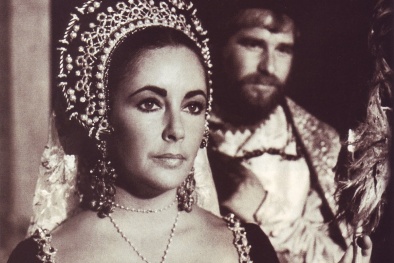 Những viên đá quý bị nguyền rủa