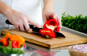 Thớt bẩn gấp 200 lần bồn cầu?