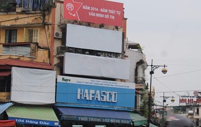 Hà Nội 'đánh vật' với biển quảng cáo đến bao giờ?