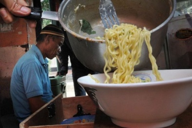 Đài Loan thu hồi mì ăn liền chứa phẩm màu gây hại