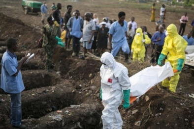 Dịch Ebola còn kéo dài đến hết 2015
