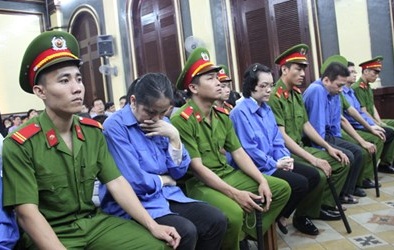 Huyền Như đối mặt tội tham ô