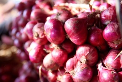 Cách muối dưa hành ăn Tết ngon giòn mà không hăng 