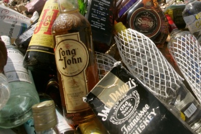 Cẩn trọng rượu giả chứa độc chất gây mù lòa, tử vong