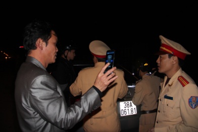 Lái xe say rượu còn đe dọa, thách thức CSGT