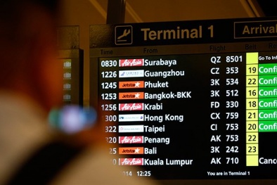 Tin mới nhất máy bay AirAsia  mất tích: Nghi tìm thấy một số mảnh vỡ