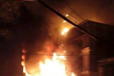 Cháy dữ dội ở tiệm karaoke, 1 người chết, 3 căn nhà bị lửa thiêu rụi