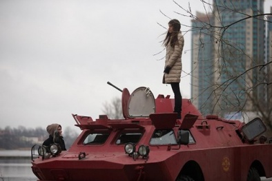 Xe bọc thép làm taxi, chuyện lạ có thật ở Nga