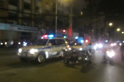 Kinh hoàng giao thông trung tâm TP.HCM đêm bắn pháo bông