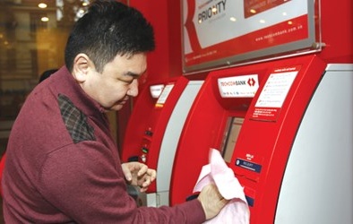 Nghỉ lễ, lo chống 'cháy' tiền ATM