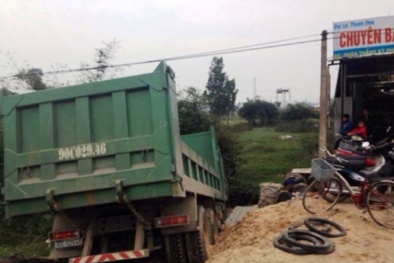 Lái xe đâm thẳng vào CSGT để tẩu thoát