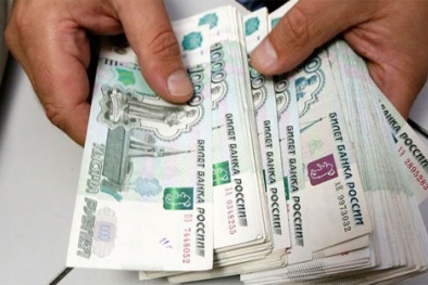 Đồng Rúp lại lao dốc theo giá dầu