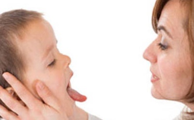 Cách chữa nhiệt miệng hiệu quả tại nhà cho trẻ em