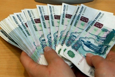 Tỷ phú Nga vội vã rót tiền ra nước ngoài vì đồng rúp mất giá 