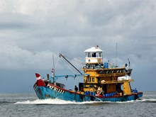 Indonesia đánh chìm tàu cá Malaysia vì đánh bắt trái phép