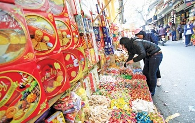 Thực phẩm Tết: Ngoại hút khách, nội ế sưng