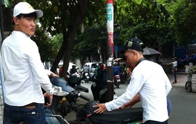 Tiền mất, bằng... tan