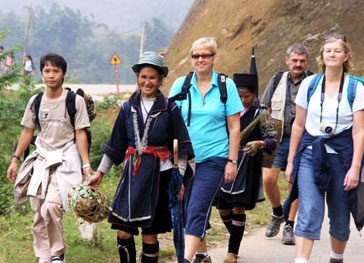 Chưa áp dụng mức thu phí visa mới với du khách nước ngoài