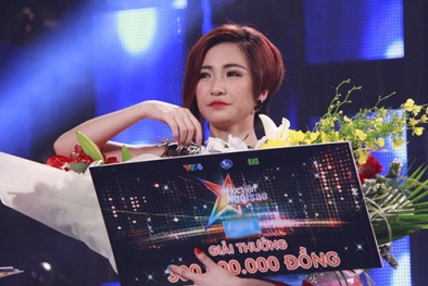 Hòa Minzy - cô bạn gái ca sĩ cùng tuổi tài năng của Công Phượng