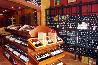 Cẩn trọng chọn mua rượu ngoại nhập khẩu trong dịp Tết