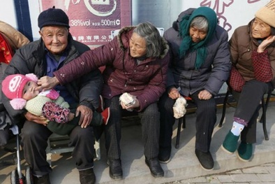 Trung Quốc 'chưa kịp giàu thì đã già'