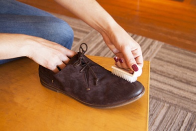 Cách vệ sinh giày da sạch bóng