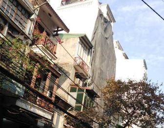 Hà Nội: Công trình xây dựng sai phép 'chình ình' ở phố cổ