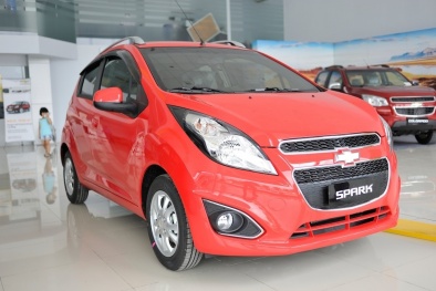 Ô tô 2 chỗ giá rẻ hơn xe máy hút người mua