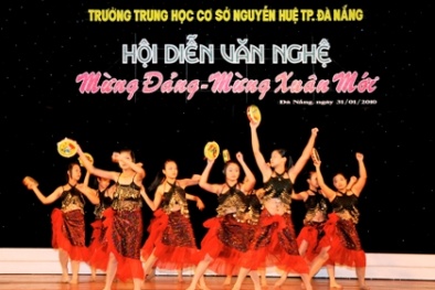 Quyết định đình chỉ học sinh vì tự ý bỏ diễn văn nghệ là đòn tâm lý