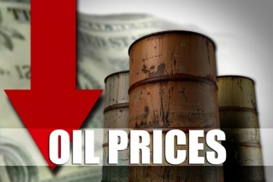 Giá dầu thế giới gần chạm đáy, giá xăng có tiếp tục giảm?