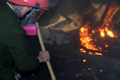 70 chiến sĩ tham gia dập tắt đám cháy khu công nghiệp ở Nghệ An