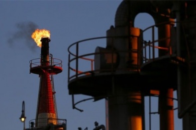 Giá dầu thô xuống gần đáy của 6 năm