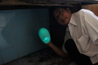 Hòn đá phát ánh sáng xanh bí ẩn tại Biên Hòa