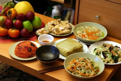 Hướng dẫn cách gói bánh chưng ngày tết xanh và vuông vắn