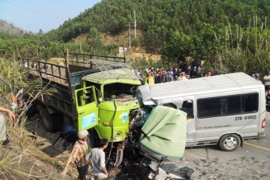 Tài xế xe tải thoát chết kể giây phút kinh hoàng vụ tai nạn với xe khách