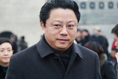 Quan tham bị ‘sờ gáy' định nhảy lầu tự tử