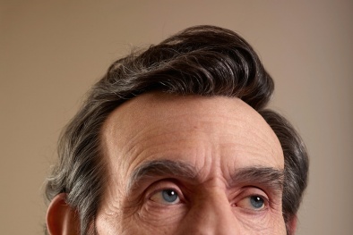 Tóc của cố tổng thống Abraham Lincoln được bán 25.000 USD