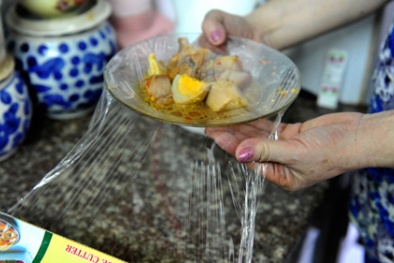 Dùng màng bọc sai cách, thực phẩm thành 'độc phẩm' 