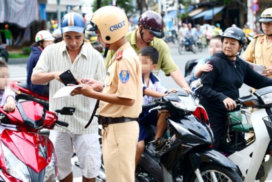 Cảnh sát giao thông lạm quyền đánh người vi phạm