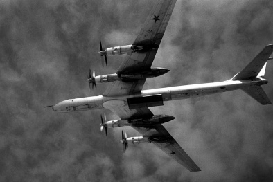 Cận cảnh chiếc máy bay ném bom Tu-95 đe dọa không phận Anh