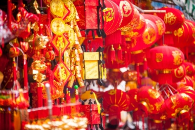 Phố Hàng Mã - Hà Nội tấp nập hàng hóa phục vụ tết Ất Mùi